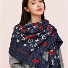 LV X TM MONOGRAM CERISE 140丝绒方巾 【140双面丝绒同色】 LV × TM Monogram LV X TM MONOGRAM CERISE 140丝绒方巾 【140双面丝绒同色】 LV × TM Monogram