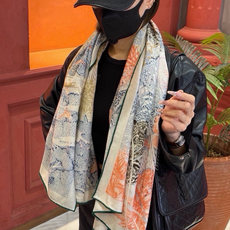 爱马仕~秋冬搭配利器❗️顶级双面同色 版真丝羊绒披肩!!1条等于2条】点睛精彩,图案和配色都超级喜欢,又一款双面配色工艺 爱马仕~秋冬搭配利器❗️顶级双面同色 版真丝羊绒披肩!!1条等于2条】点睛精彩,图案和配色都超级喜欢,又一款双面配色工艺