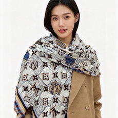 LV x TM 140披肩 【140顶级丝绒双面同色披肩】 本款L Multicolor披肩出自路易威登与知名日本艺术家 LV x TM 140披肩 【140顶级丝绒双面同色披肩】 本款L Multicolor披肩出自路易威登与知名日本艺术家