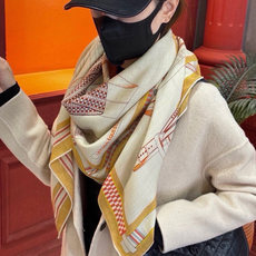 ❄️【双面同色】原单爱马仕140cm丝绒方巾💕 《马术密匙》,十九世纪的商品图录汇集了手工匠们的系列产品,或许其中潜藏着 ❄️【双面同色】原单爱马仕140cm丝绒方巾💕 《马术密匙》,十九世纪的商品图录汇集了手工匠们的系列产品,或许其中潜藏着