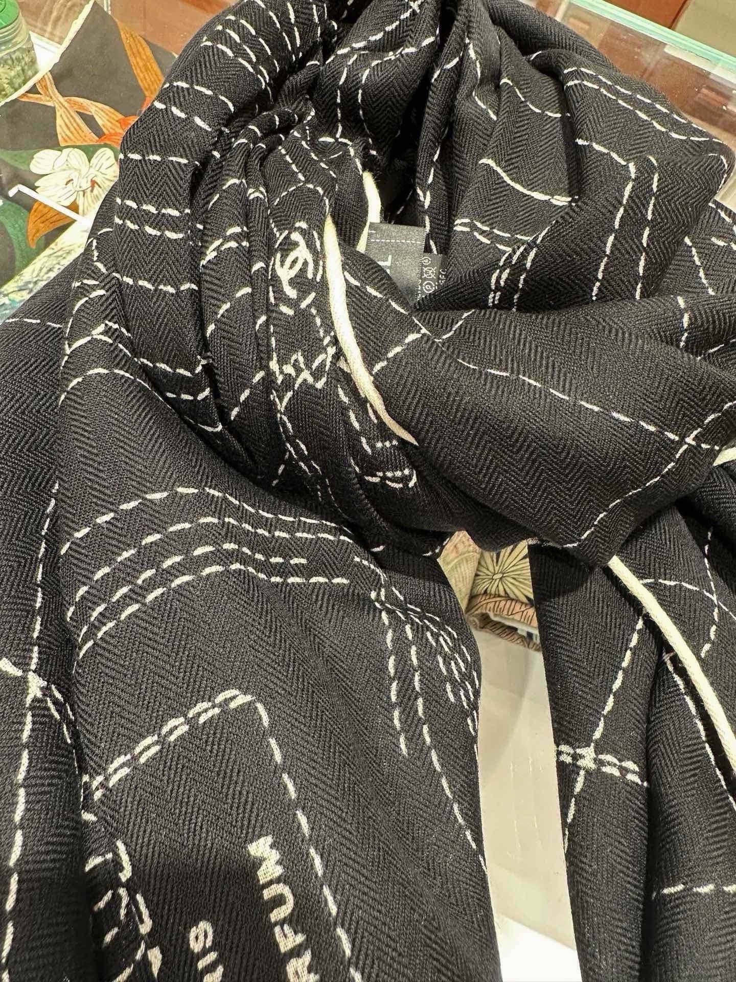 【升级双面同色 加密面料】 上新❤️  140*140台版印花  黑白二色   高级都市新贵！山茶花的再一次邂逅！绝对的