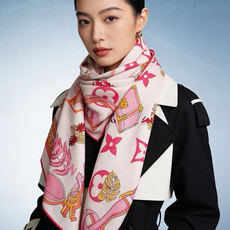 LV x TM 140披肩 【140顶级丝绒双面同色披肩】 本款L Multicolor披肩出自路易威登与知名日本艺术家 LV x TM 140披肩 【140顶级丝绒双面同色披肩】 本款L Multicolor披肩出自路易威登与知名日本艺术家