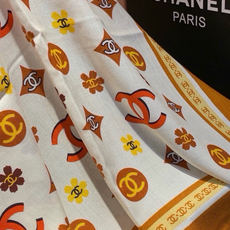 香奈儿上新❤️ 【Chanel】 经典茶花优雅Coco风,Chanel最新丝绒大方巾~气质到骨子里,香奶奶新一季的面料 香奈儿上新❤️ 【Chanel】 经典茶花优雅Coco风,Chanel最新丝绒大方巾~气质到骨子里,香奶奶新一季的面料
