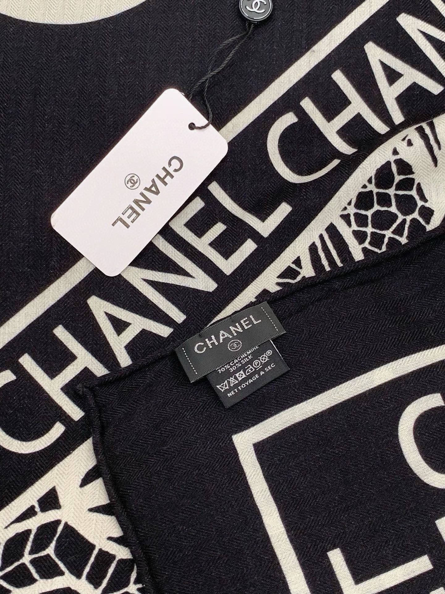 高级成衣系列~Chanel 【140双面同色丝绒披肩】 此系列谱写一曲自由轻灵的赞歌 本系列作品创新演绎品牌的风格符号 高级成衣系列~Chanel 【140双面同色丝绒披肩】 此系列谱写一曲自由轻灵的赞歌 本系列作品创新演绎品牌的风格符号