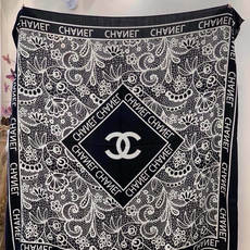 高级成衣系列~Chanel 【140双面同色丝绒披肩】 此系列谱写一曲自由轻灵的赞歌 本系列作品创新演绎品牌的风格符号 高级成衣系列~Chanel 【140双面同色丝绒披肩】 此系列谱写一曲自由轻灵的赞歌 本系列作品创新演绎品牌的风格符号
