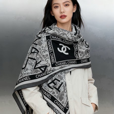 高级成衣系列~Chanel 【140双面同色丝绒披肩】 此系列谱写一曲自由轻灵的赞歌 本系列作品创新演绎品牌的风格符号 高级成衣系列~Chanel 【140双面同色丝绒披肩】 此系列谱写一曲自由轻灵的赞歌 本系列作品创新演绎品牌的风格符号