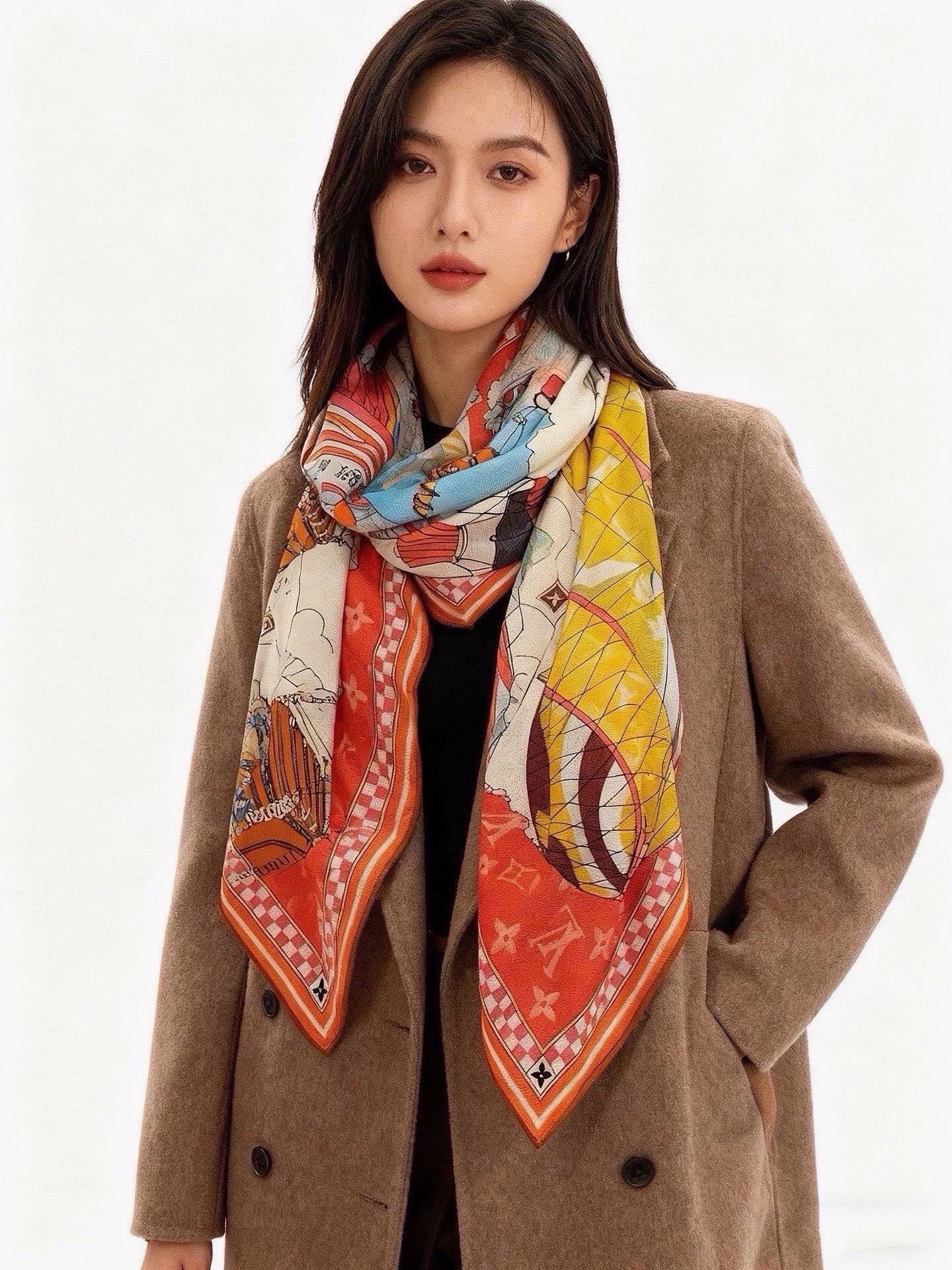 LV x TM 140披肩 【140顶级丝绒双面同色披肩】 本款L Multicolor披肩出自路易威登与知名日本艺术家