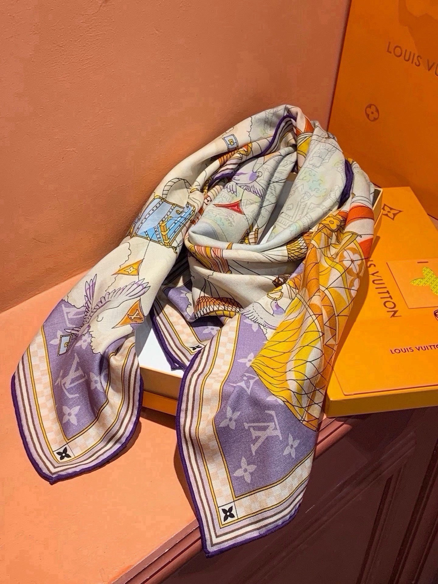 LV x TM 140披肩 【140顶级丝绒双面同色披肩】 本款L Multicolor披肩出自路易威登与知名日本艺术家