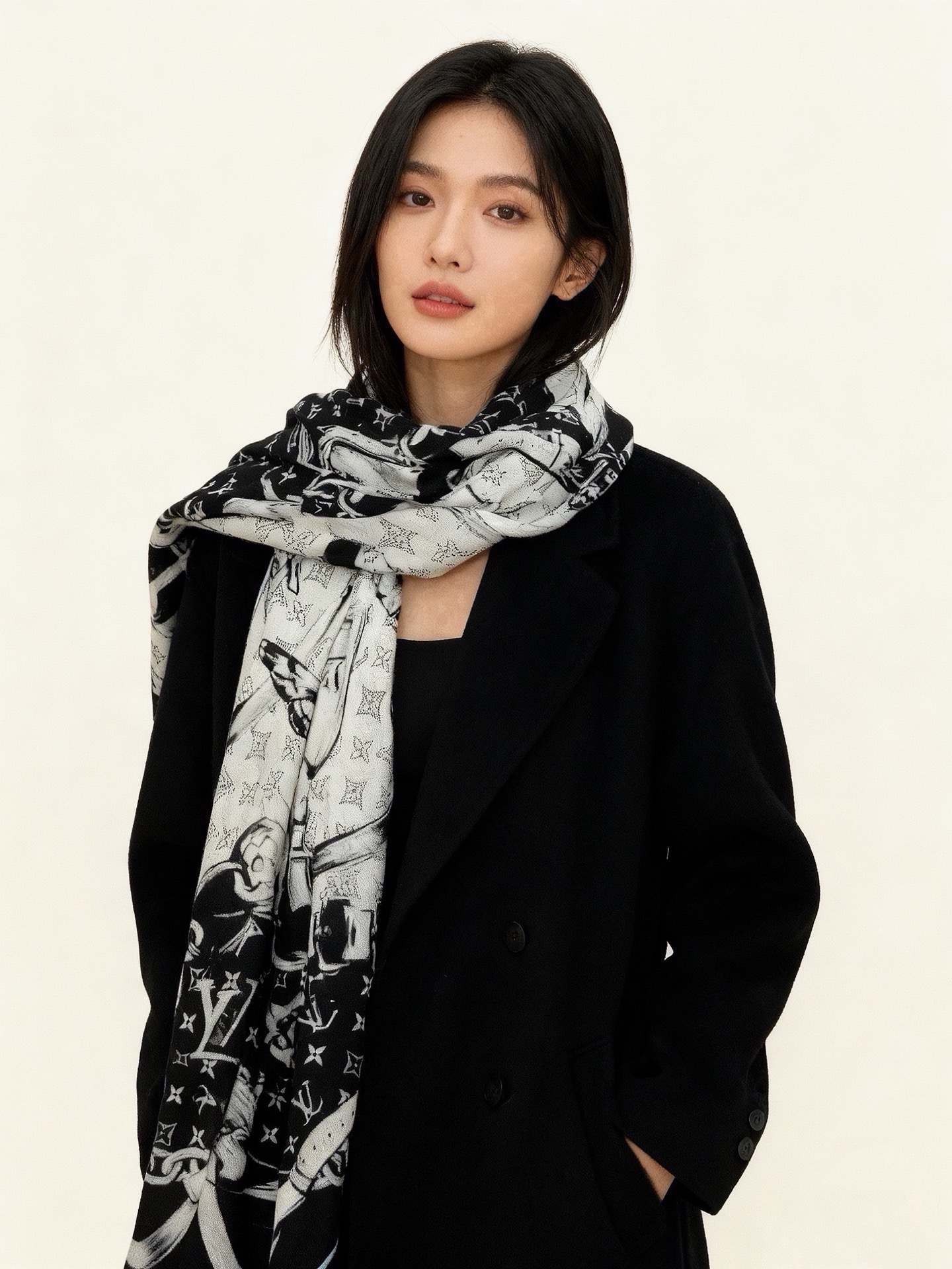 LV x TM 140披肩 【140顶级丝绒双面同色披肩】 本款L Multicolor披肩出自路易威登与知名日本艺术家