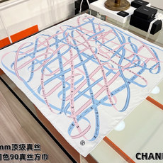 Chanel 26c~ 【18mm顶级双面真丝印花丝巾】 设计元素主要丝带、品牌logo 非常经典的设计、不挑人, 超显 Chanel 26c~ 【18mm顶级双面真丝印花丝巾】 设计元素主要丝带、品牌logo 非常经典的设计、不挑人, 超显
