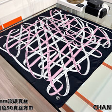 Chanel 26c~ 【18mm顶级双面真丝印花丝巾】 设计元素主要丝带、品牌logo 非常经典的设计、不挑人, 超显 Chanel 26c~ 【18mm顶级双面真丝印花丝巾】 设计元素主要丝带、品牌logo 非常经典的设计、不挑人, 超显