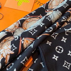 LV x TM 140披肩 【140顶级丝绒双面同色披肩】 本款L Multicolor披肩出自路易威登与知名日本艺术家 LV x TM 140披肩 【140顶级丝绒双面同色披肩】 本款L Multicolor披肩出自路易威登与知名日本艺术家