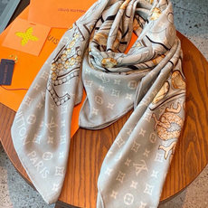 LV x TM 140披肩 【140顶级丝绒双面同色披肩】 本款L Multicolor披肩出自路易威登与知名日本艺术家 LV x TM 140披肩 【140顶级丝绒双面同色披肩】 本款L Multicolor披肩出自路易威登与知名日本艺术家