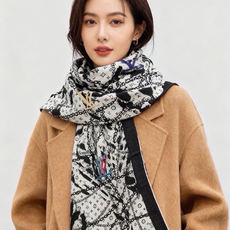 LV x TM 140披肩 【140顶级丝绒双面同色披肩】 本款L Multicolor披肩出自路易威登与知名日本艺术家 LV x TM 140披肩 【140顶级丝绒双面同色披肩】 本款L Multicolor披肩出自路易威登与知名日本艺术家