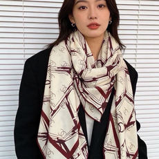 高级成衣系列~Chanel 【140双面同色丝绒披肩】 此系列谱写一曲自由轻灵的赞歌 本系列作品创新演绎品牌的风格符号 高级成衣系列~Chanel 【140双面同色丝绒披肩】 此系列谱写一曲自由轻灵的赞歌 本系列作品创新演绎品牌的风格符号