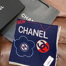 高级成衣系列~Chanel 【140双面同色丝绒披肩】 此系列谱写一曲自由轻灵的赞歌 本系列作品创新演绎品牌的风格符号 高级成衣系列~Chanel 【140双面同色丝绒披肩】 此系列谱写一曲自由轻灵的赞歌 本系列作品创新演绎品牌的风格符号
