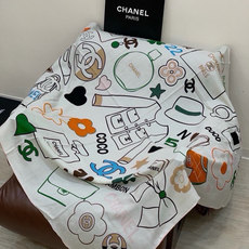 高级成衣系列~Chanel 【140双面同色丝绒披肩】 此系列谱写一曲自由轻灵的赞歌 本系列作品创新演绎品牌的风格符号 高级成衣系列~Chanel 【140双面同色丝绒披肩】 此系列谱写一曲自由轻灵的赞歌 本系列作品创新演绎品牌的风格符号