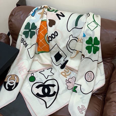 高级成衣系列~Chanel 【140双面同色丝绒披肩】 此系列谱写一曲自由轻灵的赞歌 本系列作品创新演绎品牌的风格符号 高级成衣系列~Chanel 【140双面同色丝绒披肩】 此系列谱写一曲自由轻灵的赞歌 本系列作品创新演绎品牌的风格符号