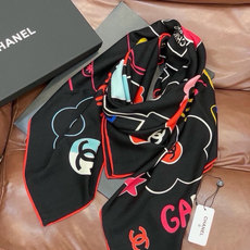 高级成衣系列~Chanel 【140双面同色丝绒披肩】 此系列谱写一曲自由轻灵的赞歌 本系列作品创新演绎品牌的风格符号 高级成衣系列~Chanel 【140双面同色丝绒披肩】 此系列谱写一曲自由轻灵的赞歌 本系列作品创新演绎品牌的风格符号
