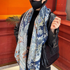 💟抢先 上新💞【双面同色丝绒方巾】手工卷边山羊绒和真丝混纺披肩(70%山羊绒,30%桑蚕丝) 这款披肩采用经典山羊绒和真 💟抢先 上新💞【双面同色丝绒方巾】手工卷边山羊绒和真丝混纺披肩(70%山羊绒,30%桑蚕丝) 这款披肩采用经典山羊绒和真