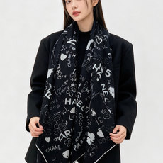 高级成衣系列~Chanel 【140双面同色丝绒披肩】 此系列谱写一曲自由轻灵的赞歌 本系列作品创新演绎品牌的风格符号 高级成衣系列~Chanel 【140双面同色丝绒披肩】 此系列谱写一曲自由轻灵的赞歌 本系列作品创新演绎品牌的风格符号