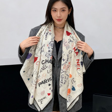 高级成衣系列~Chanel 【140双面同色丝绒披肩】 此系列谱写一曲自由轻灵的赞歌 本系列作品创新演绎品牌的风格符号 高级成衣系列~Chanel 【140双面同色丝绒披肩】 此系列谱写一曲自由轻灵的赞歌 本系列作品创新演绎品牌的风格符号