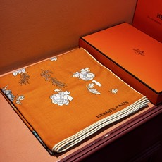 ❤ 双面同色【▪️卓尔不凡,高级有气场!!】非常抬人,带点故事的精彩!永远加分的hermes艺术单品!美中有趣味,各种 ❤ 双面同色【▪️卓尔不凡,高级有气场!!】非常抬人,带点故事的精彩!永远加分的hermes艺术单品!美中有趣味,各种