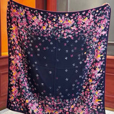 🌸·春日碎花 Chanel 140丝绒双面披肩 新款碎花花披肩 超级有氛围感 135*135cm的大尺寸 配色太好看了 🌸·春日碎花 Chanel 140丝绒双面披肩 新款碎花花披肩 超级有氛围感 135*135cm的大尺寸 配色太好看了