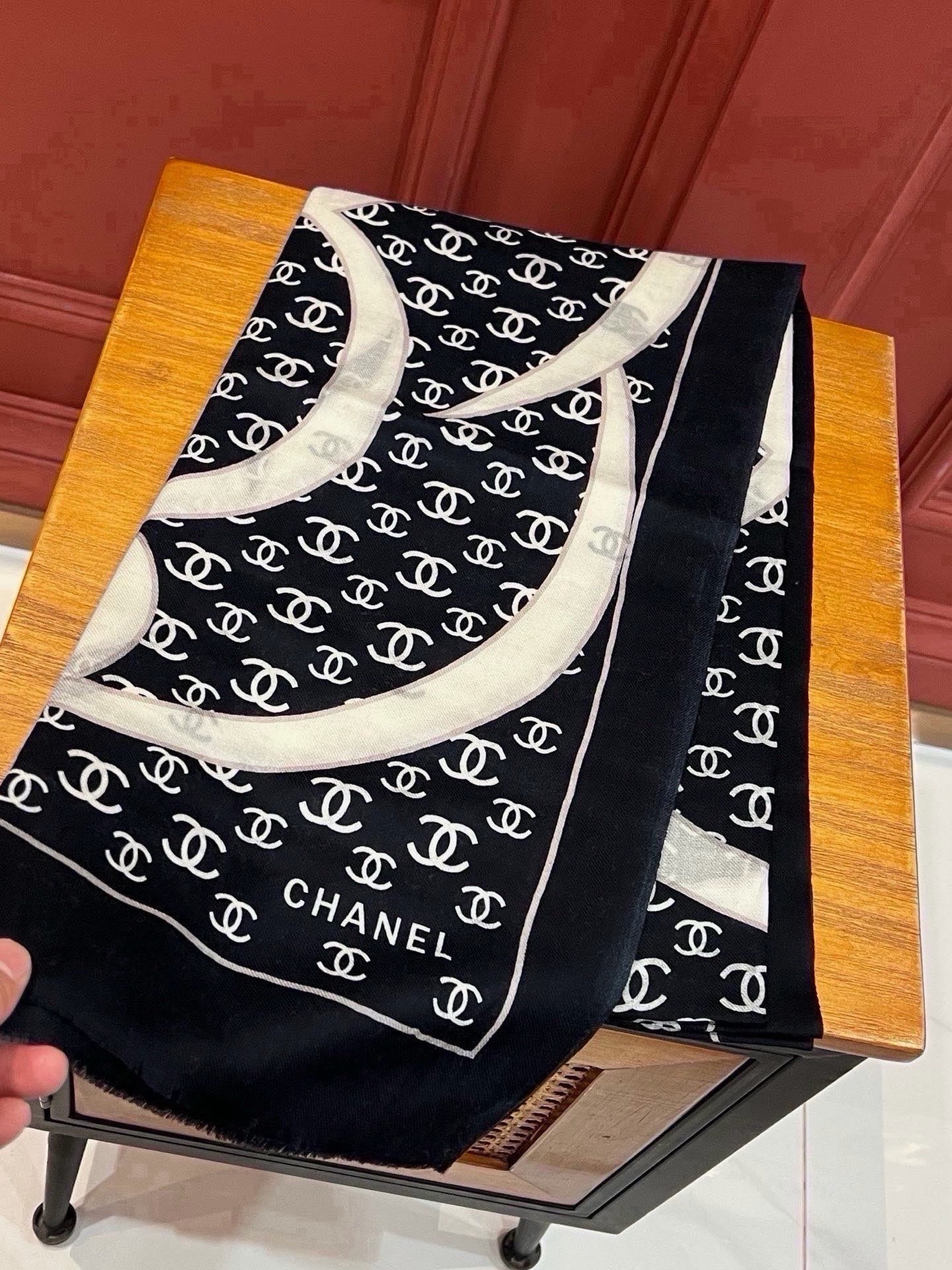 羊绒新款💞 新❤小香【山茶花长围巾】~超级抬气色！高级女人味！羊绒围巾也能这么美！！！这款双面花卉羊绒围巾真的好高级！香