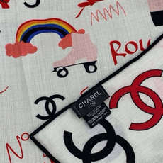 高级成衣系列~Chanel 【140双面同色丝绒披肩】 此系列谱写一曲自由轻灵的赞歌 本系列作品创新演绎品牌的风格符号 高级成衣系列~Chanel 【140双面同色丝绒披肩】 此系列谱写一曲自由轻灵的赞歌 本系列作品创新演绎品牌的风格符号