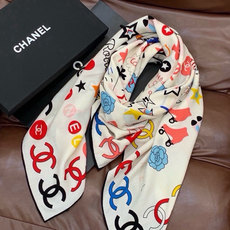 高级成衣系列~Chanel 【140双面同色丝绒披肩】 此系列谱写一曲自由轻灵的赞歌 本系列作品创新演绎品牌的风格符号 高级成衣系列~Chanel 【140双面同色丝绒披肩】 此系列谱写一曲自由轻灵的赞歌 本系列作品创新演绎品牌的风格符号
