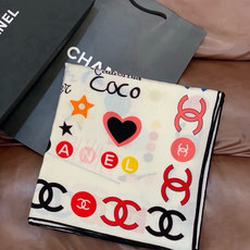 高级成衣系列~Chanel 【140双面同色丝绒披肩】 此系列谱写一曲自由轻灵的赞歌 本系列作品创新演绎品牌的风格符号 高级成衣系列~Chanel 【140双面同色丝绒披肩】 此系列谱写一曲自由轻灵的赞歌 本系列作品创新演绎品牌的风格符号