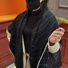 【升级双面同色 加密面料】 上新❤️ 140*140台版印花 黑白二色 高级都市新贵!山茶花的再一次邂逅!绝对的 【升级双面同色 加密面料】 上新❤️ 140*140台版印花 黑白二色 高级都市新贵!山茶花的再一次邂逅!绝对的
