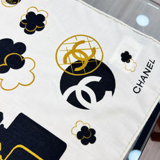 Chanel ~新品~ 【140顶级丝绒双面同色】 包包、香水瓶、山茶花与双C的完美结合 适合各种场合搭配使用 黑白两色 Chanel ~新品~ 【140顶级丝绒双面同色】 包包、香水瓶、山茶花与双C的完美结合 适合各种场合搭配使用 黑白两色