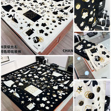 Chanel ~新品~ 【140顶级丝绒双面同色】 包包、香水瓶、山茶花与双C的完美结合 适合各种场合搭配使用 黑白两色 Chanel ~新品~ 【140顶级丝绒双面同色】 包包、香水瓶、山茶花与双C的完美结合 适合各种场合搭配使用 黑白两色