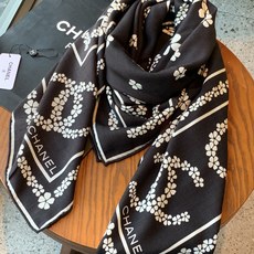 高级成衣系列~Chanel 【140双面同色丝绒披肩】 此系列谱写一曲自由轻灵的赞歌 本系列作品创新演绎品牌的风格符号 高级成衣系列~Chanel 【140双面同色丝绒披肩】 此系列谱写一曲自由轻灵的赞歌 本系列作品创新演绎品牌的风格符号