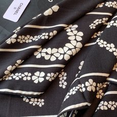 高级成衣系列~Chanel 【140双面同色丝绒披肩】 此系列谱写一曲自由轻灵的赞歌 本系列作品创新演绎品牌的风格符号 高级成衣系列~Chanel 【140双面同色丝绒披肩】 此系列谱写一曲自由轻灵的赞歌 本系列作品创新演绎品牌的风格符号