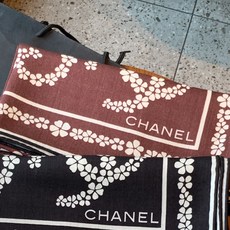 高级成衣系列~Chanel 【140双面同色丝绒披肩】 此系列谱写一曲自由轻灵的赞歌 本系列作品创新演绎品牌的风格符号 高级成衣系列~Chanel 【140双面同色丝绒披肩】 此系列谱写一曲自由轻灵的赞歌 本系列作品创新演绎品牌的风格符号