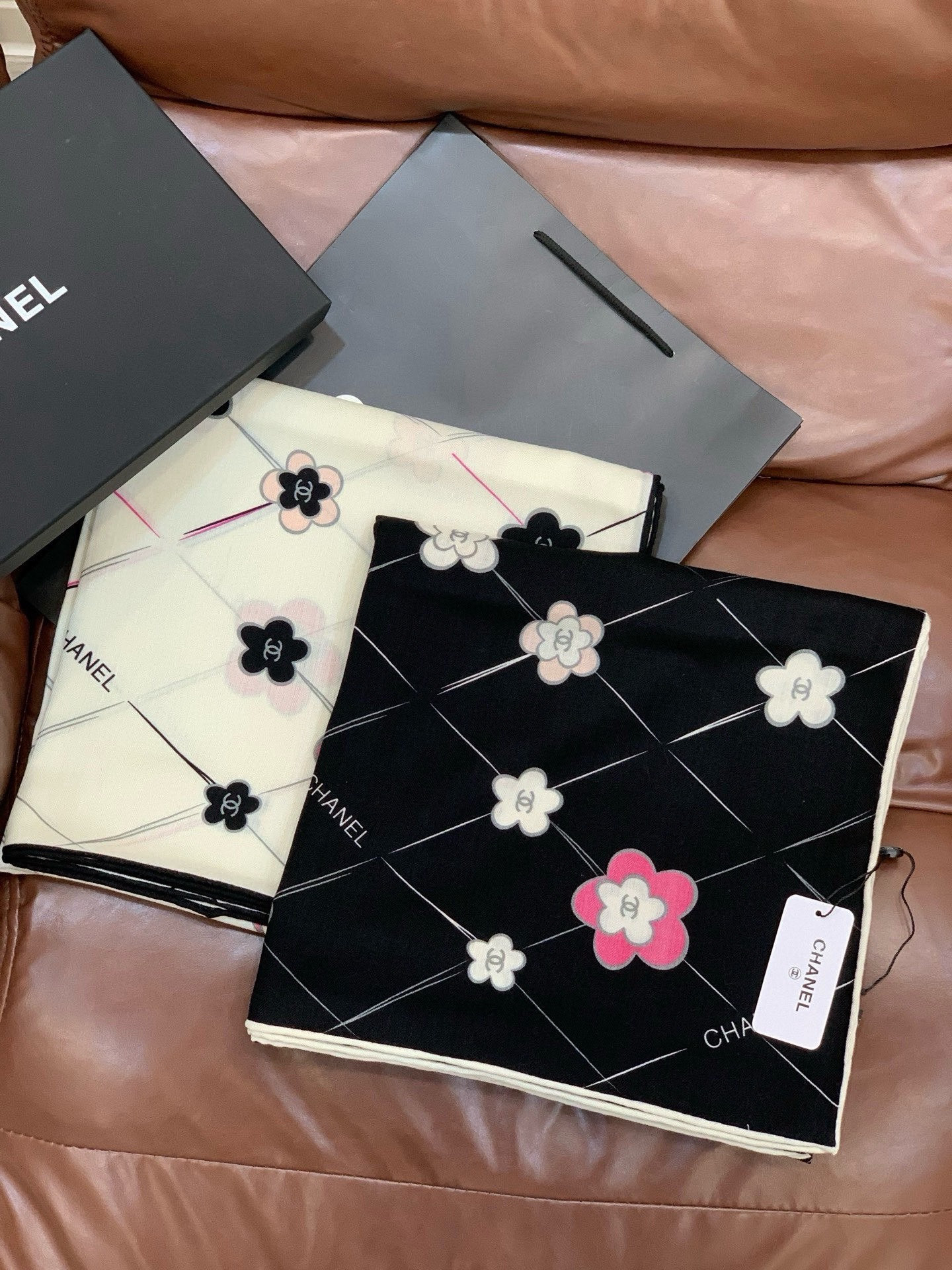 📦新款💖💖🏻🏻【山茶花印花140】140丝绒双面同色印花方巾‼️抢‼️VIP推荐 ‼️下手一定要快【高端 大爱 ‼️纯羊