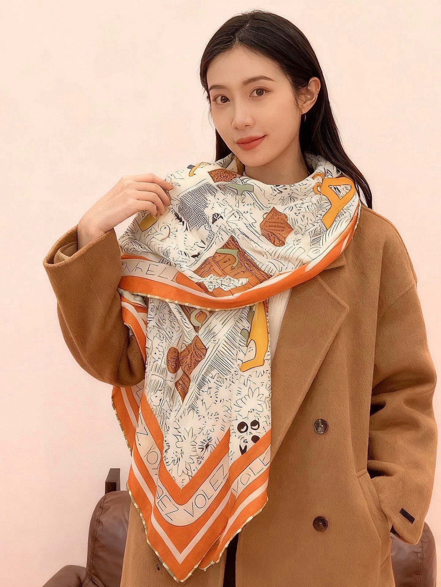 LV x TM 140披肩 【140顶级丝绒双面同色披肩】 本款L Multicolor披肩出自路易威登与知名日本艺术家 LV x TM 140披肩 【140顶级丝绒双面同色披肩】 本款L Multicolor披肩出自路易威登与知名日本艺术家