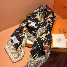 ✨✨【双面同色 丝毛款】H家羊绒新款 买了都说好看‼️推荐💕【骏马披挂 140】羊绒方巾‼️H家ZG爆款🎁💟立体呈现图案 ✨✨【双面同色 丝毛款】H家羊绒新款 买了都说好看‼️推荐💕【骏马披挂 140】羊绒方巾‼️H家ZG爆款🎁💟立体呈现图案