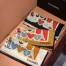 高级成衣系列~Chanel 【140双面同色丝绒披肩】 此系列谱写一曲自由轻灵的赞歌 本系列作品创新演绎品牌的风格符号 高级成衣系列~Chanel 【140双面同色丝绒披肩】 此系列谱写一曲自由轻灵的赞歌 本系列作品创新演绎品牌的风格符号