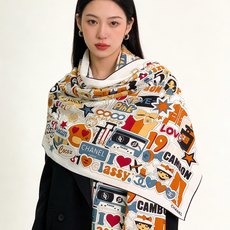 高级成衣系列~Chanel 【140双面同色丝绒披肩】 此系列谱写一曲自由轻灵的赞歌 本系列作品创新演绎品牌的风格符号 高级成衣系列~Chanel 【140双面同色丝绒披肩】 此系列谱写一曲自由轻灵的赞歌 本系列作品创新演绎品牌的风格符号