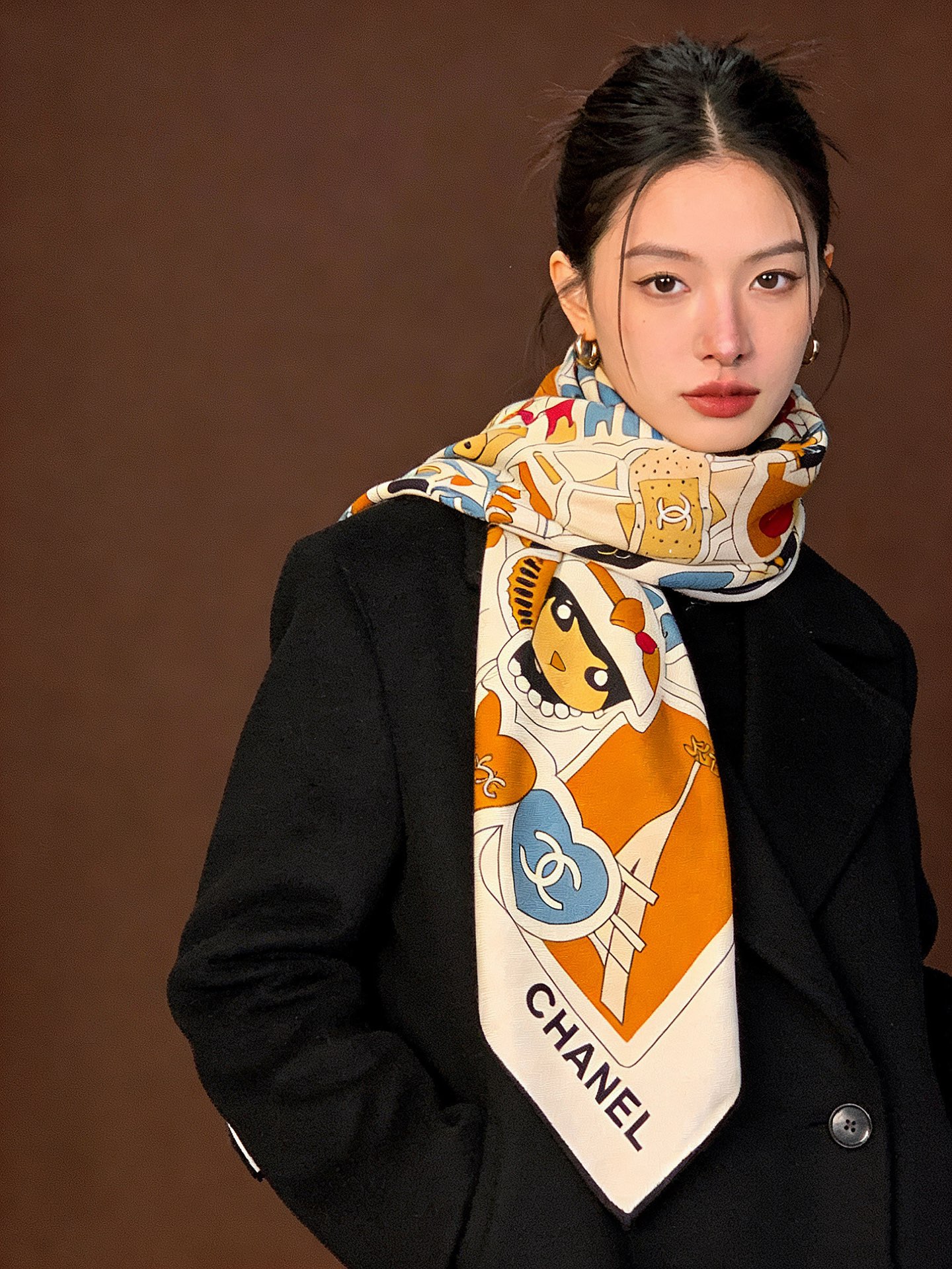 高级成衣系列~Chanel 【140双面同色丝绒披肩】 此系列谱写一曲自由轻灵的赞歌 本系列作品创新演绎品牌的风格符号 高级成衣系列~Chanel 【140双面同色丝绒披肩】 此系列谱写一曲自由轻灵的赞歌 本系列作品创新演绎品牌的风格符号