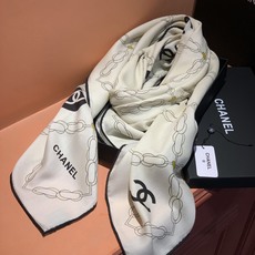 高级成衣系列~Chanel 【140双面同色丝绒披肩】 此系列谱写一曲自由轻灵的赞歌 本系列作品创新演绎品牌的风格符号 高级成衣系列~Chanel 【140双面同色丝绒披肩】 此系列谱写一曲自由轻灵的赞歌 本系列作品创新演绎品牌的风格符号