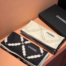 高级成衣系列~Chanel 【140双面同色丝绒披肩】 此系列谱写一曲自由轻灵的赞歌 本系列作品创新演绎品牌的风格符号 高级成衣系列~Chanel 【140双面同色丝绒披肩】 此系列谱写一曲自由轻灵的赞歌 本系列作品创新演绎品牌的风格符号