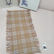 𝐁𝐮𝐫𝐛𝐞𝐫𝐫𝐲 《格纹流苏围巾》 |金靖同款 𝐒𝐢𝐳𝐞: 155x30cm 时髦精必备呀🧚♀️ 不同于经典设 𝐁𝐮𝐫𝐛𝐞𝐫𝐫𝐲 《格纹流苏围巾》 |金靖同款 𝐒𝐢𝐳𝐞: 155x30cm 时髦精必备呀🧚♀️ 不同于经典设