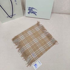 𝐁𝐮𝐫𝐛𝐞𝐫𝐫𝐲 《格纹流苏围巾》 |金靖同款 𝐒𝐢𝐳𝐞: 155x30cm 时髦精必备呀🧚♀️ 不同于经典设 𝐁𝐮𝐫𝐛𝐞𝐫𝐫𝐲 《格纹流苏围巾》 |金靖同款 𝐒𝐢𝐳𝐞: 155x30cm 时髦精必备呀🧚♀️ 不同于经典设