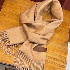 【LV】官网新款 情侣款 巴黎时装展双面羊绒围巾!采用蒙古高原细羊绒!手感满满地都是细腻的绒毛!这个价格绝对百分之百的实 【LV】官网新款 情侣款 巴黎时装展双面羊绒围巾!采用蒙古高原细羊绒!手感满满地都是细腻的绒毛!这个价格绝对百分之百的实