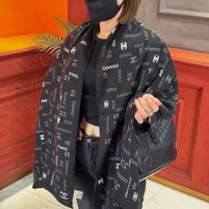 上新❤️ 【Chanel】 经典茶花优雅Coco风,Chanel最新菱格丝绒大方巾~气质到骨子里,香奶奶新一季的面料超 上新❤️ 【Chanel】 经典茶花优雅Coco风,Chanel最新菱格丝绒大方巾~气质到骨子里,香奶奶新一季的面料超